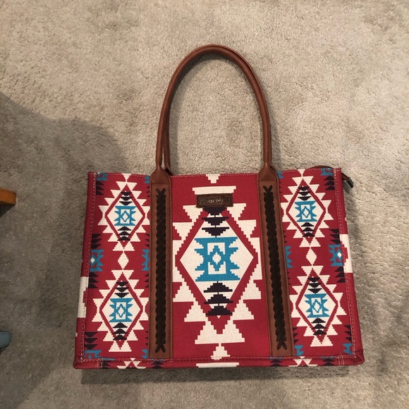 Wrangler - Aztec / Southwestern Geometric Patterned Tote Bag - Red and Brown - Picture 4 of 10